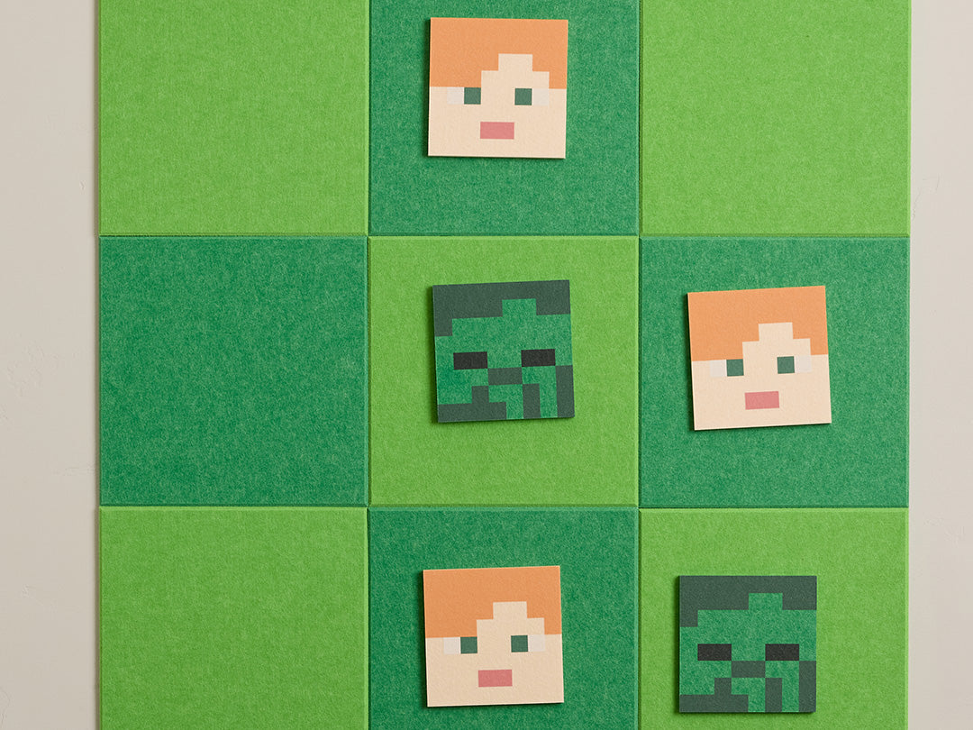 Minecraft™ Alex Tic-Tac-Toe Green close-up
