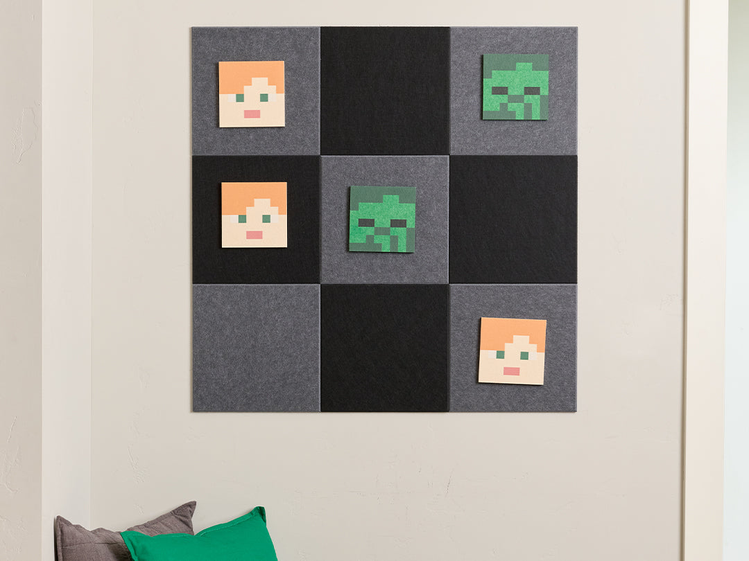 Minecraft™ Alex Tic-Tac-Toe Grey on wall