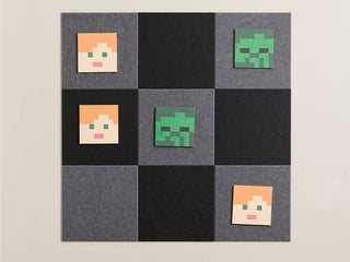 Minecraft™ Alex Tic-Tac-Toe Grey close-up