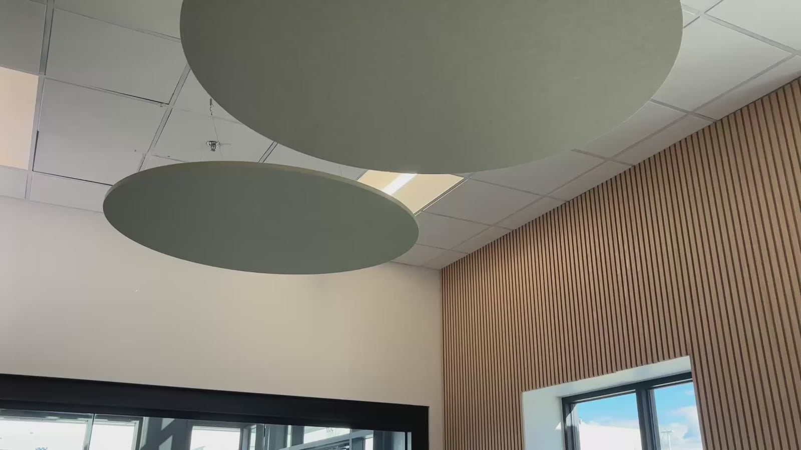 Video showing acoustic flat circle clouds in conference room.
